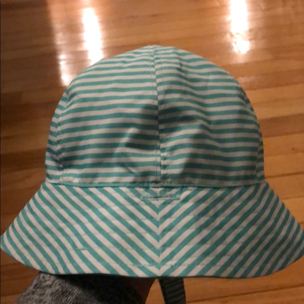 Teal and white reversible bucket hat